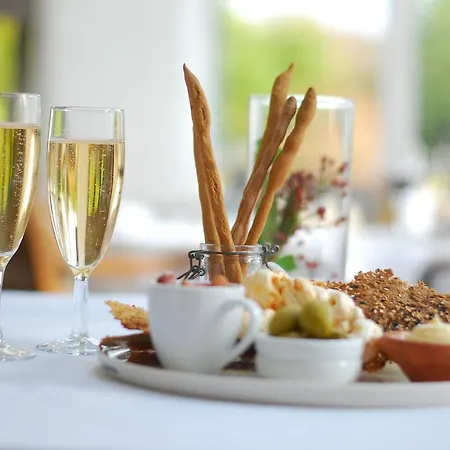 Lyng Dal Og Restaurant Hotel *